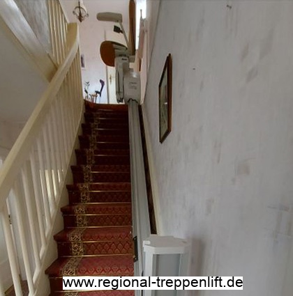 Lifteinbau auf gerader Treppe in Arft